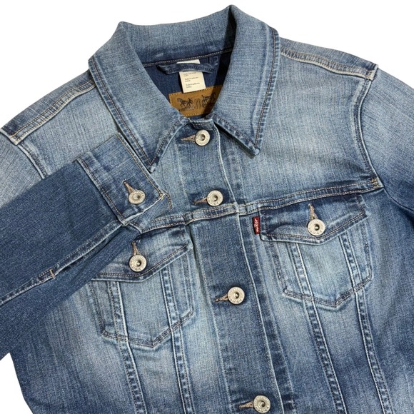 Levi's Denim Trucker Jacket Classic Fit Button Front‎ Jean Jacket Size M - Picture 1 of 9
